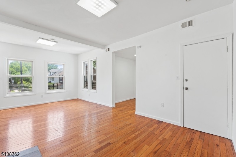 1043 Hunterdon Street, Unit 2 Newark, NJ 07112 - Photo 4 of 21