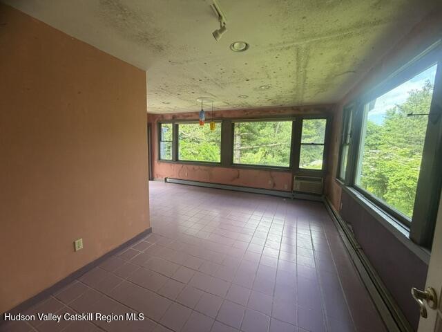 388 Fitzsimmons Road Red Hook, NY 12571 - Photo 7 of 17 Living Room