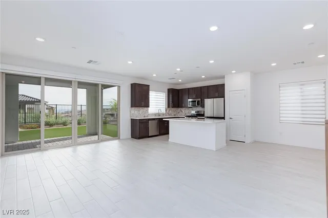 $2,800 | 11683 Desert Hollow Avenue, Las Vegas, NV 89138