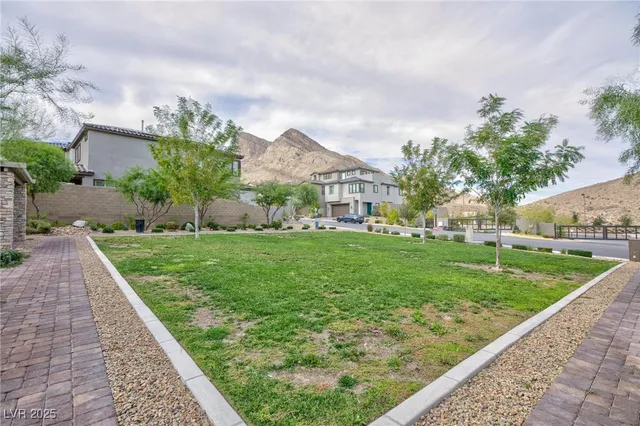 $2,800 | 11683 Desert Hollow Avenue, Las Vegas, NV 89138