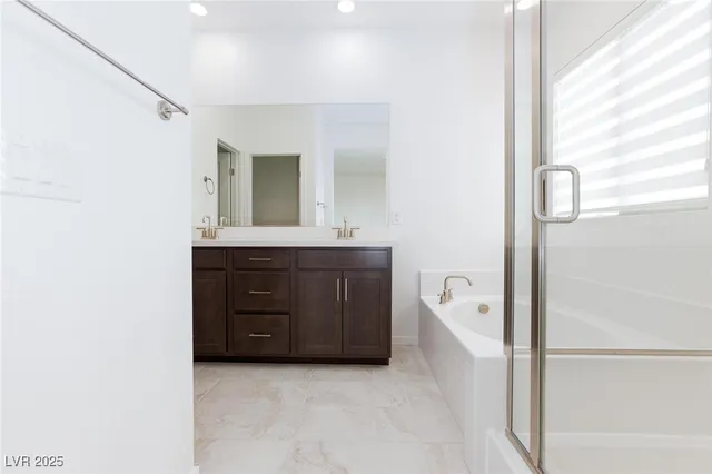 $2,800 | 11683 Desert Hollow Avenue, Las Vegas, NV 89138