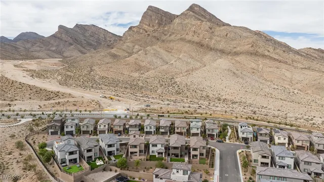 $2,800 | 11683 Desert Hollow Avenue, Las Vegas, NV 89138