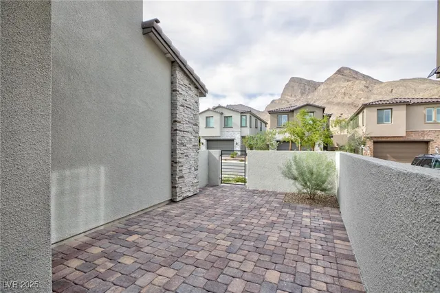 $2,800 | 11683 Desert Hollow Avenue, Las Vegas, NV 89138