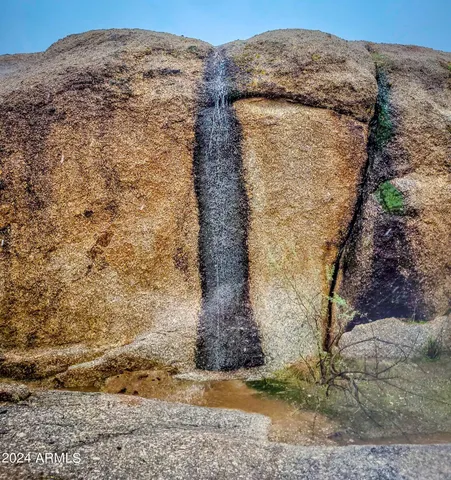 an aerial view of residential house with outdoor space and lake view