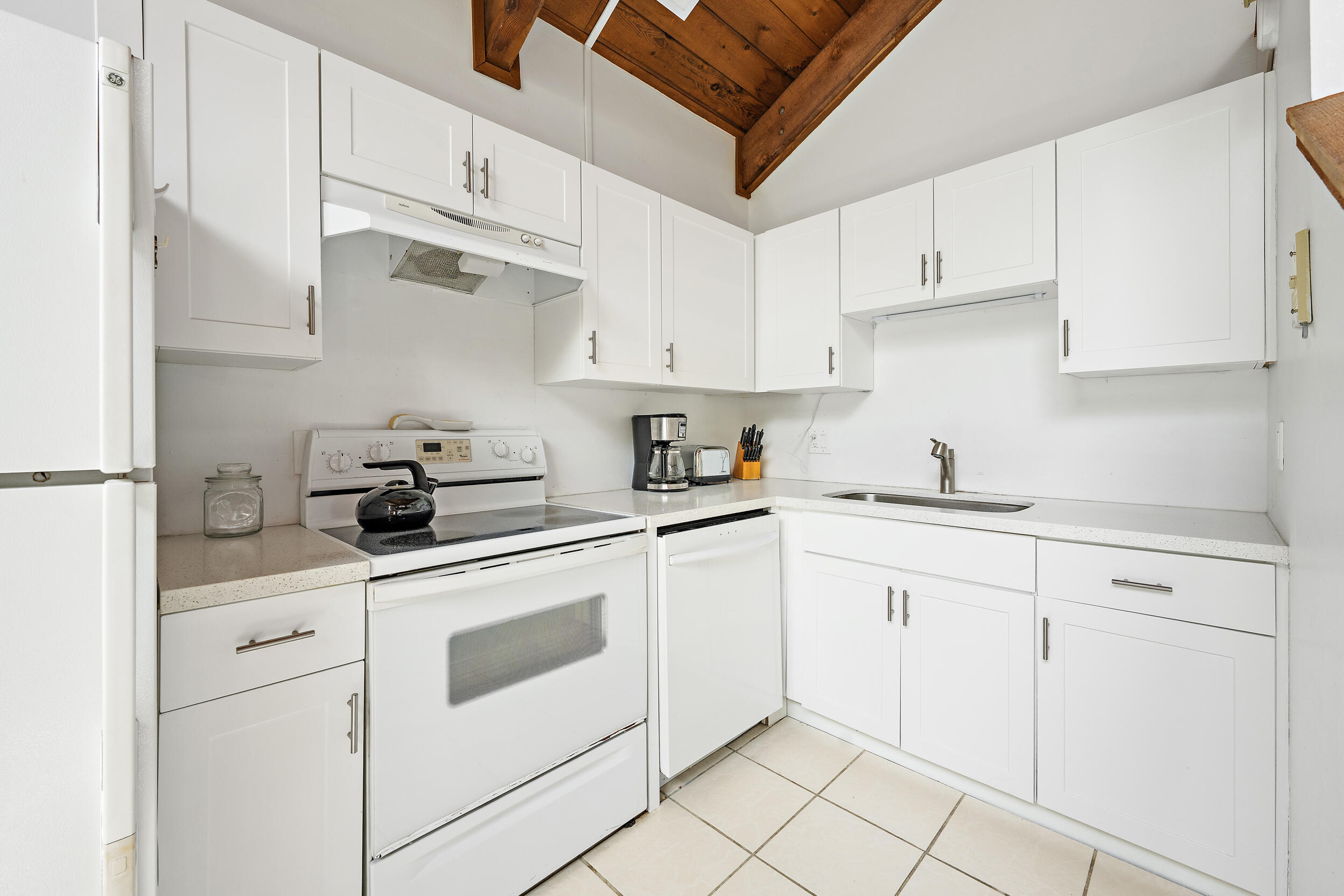 1605 U S 1, Unit 13G Jupiter, FL 33477 - Photo 8 of 23 Kichen