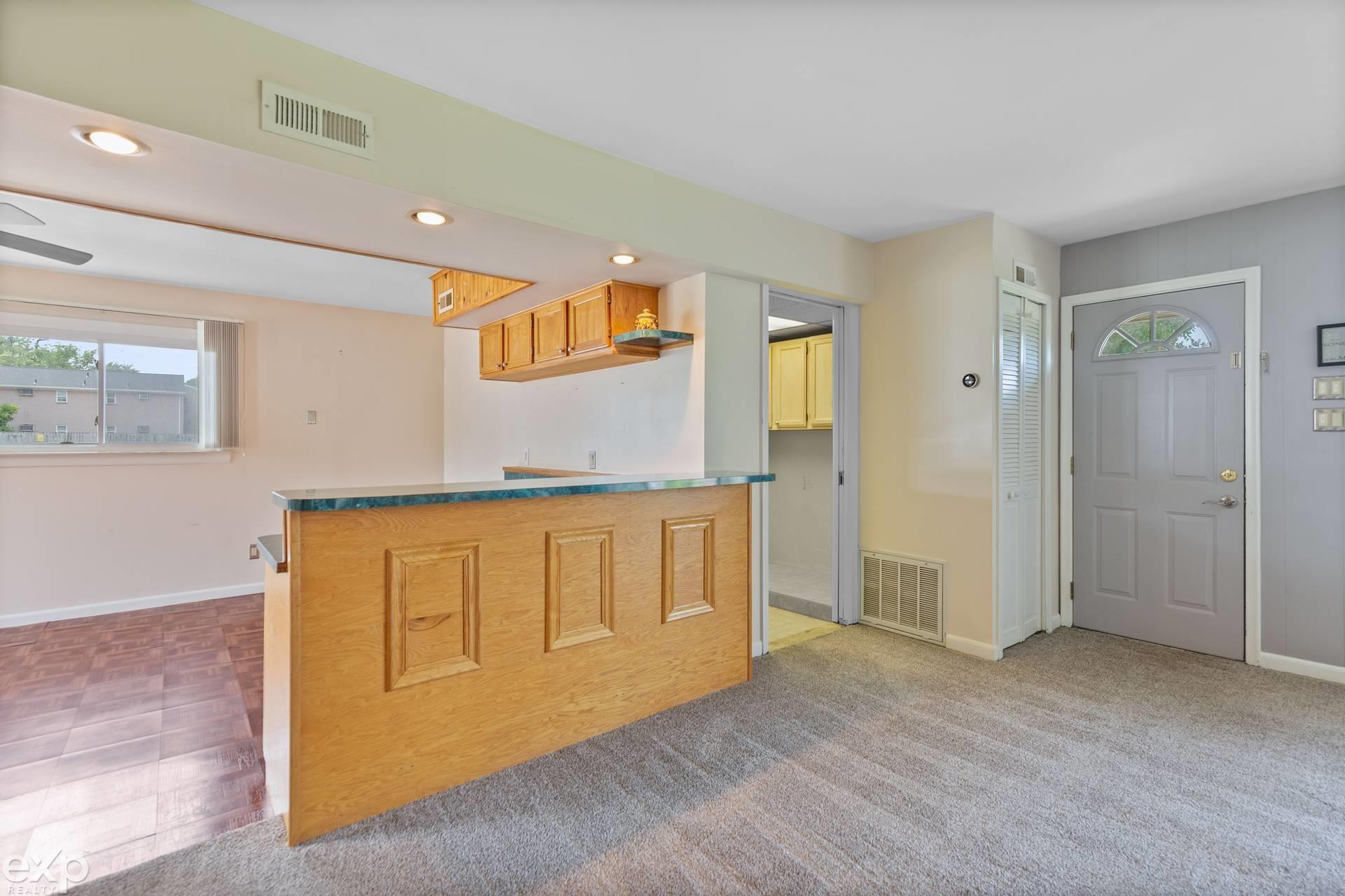 137 Rathbone Street Mount Clemens, MI 48043 - Photo 14 of 32 50183586-b7c282eb-00b5-4e56-844f-d8c1150da948.JPG