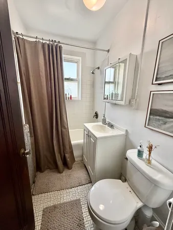 $2,300 | 4858 North Hermitage Avenue, Unit 3A, Chicago, IL 60640