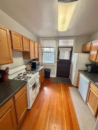 $2,300 | 4858 North Hermitage Avenue, Unit 3A, Chicago, IL 60640
