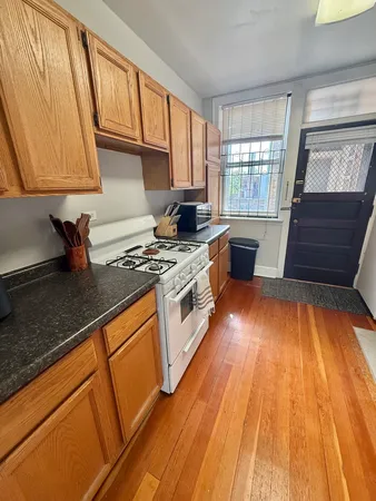 $2,300 | 4858 North Hermitage Avenue, Unit 3A, Chicago, IL 60640