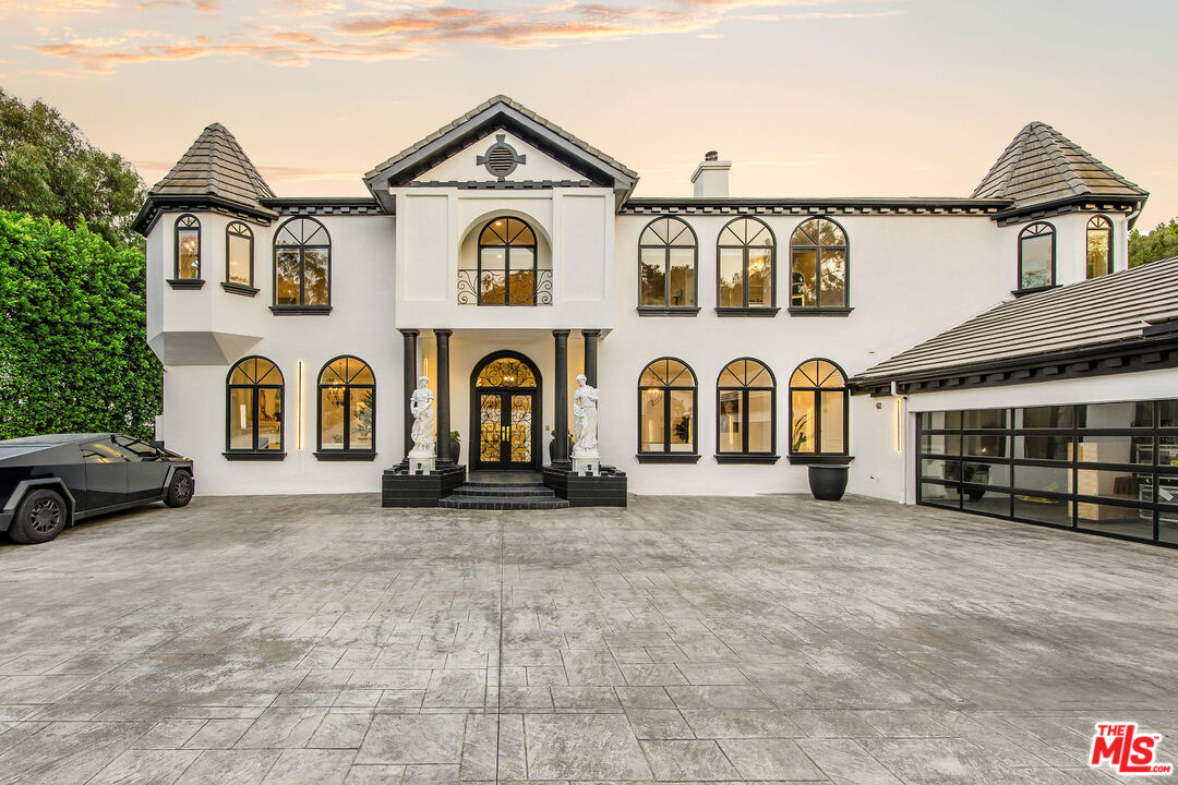 a view of a car park in front of house