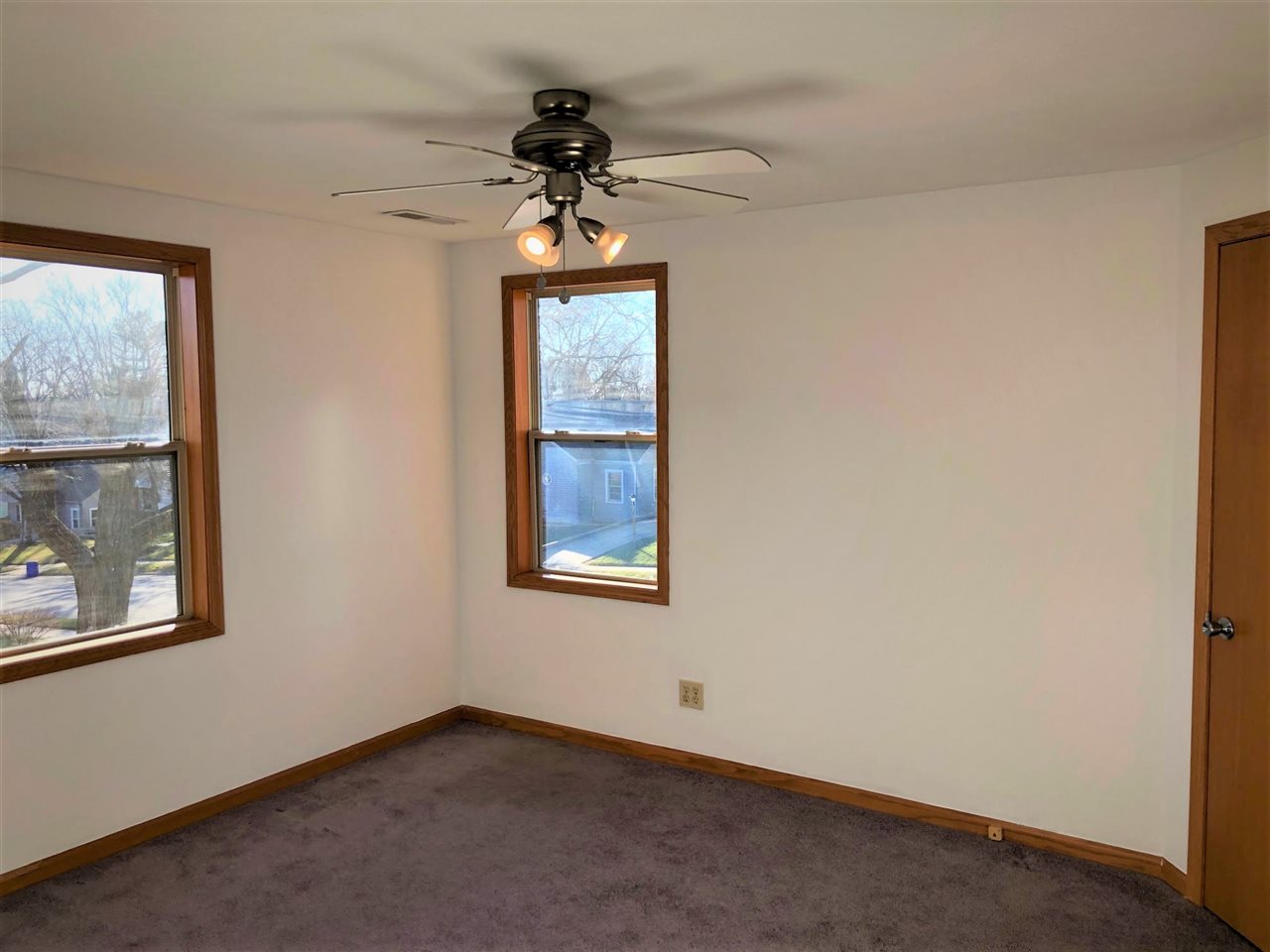1904 Ridgeland Road Rockford, IL 61108 - Photo 14 of 20 an empty room with windows and fan