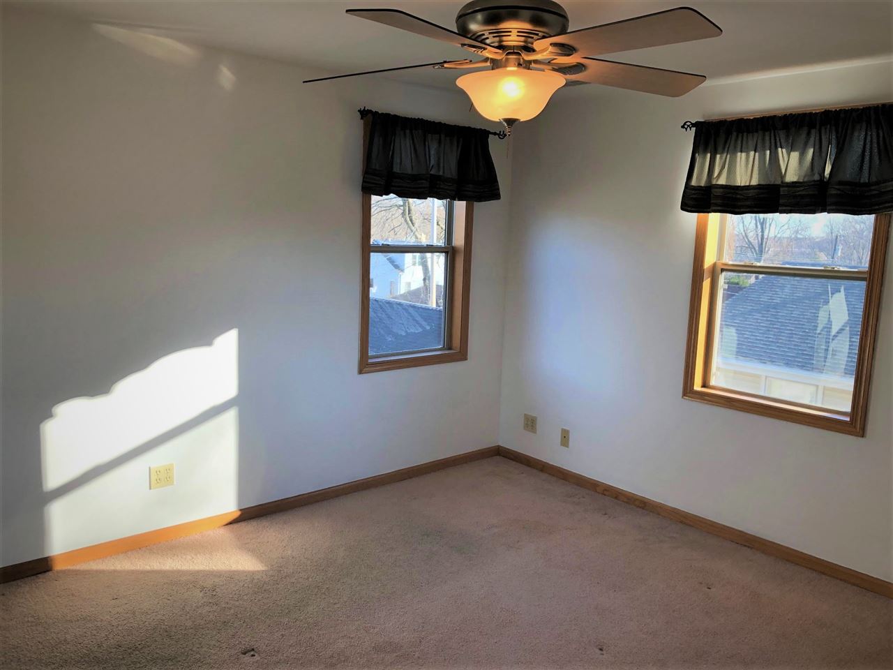 1904 Ridgeland Road Rockford, IL 61108 - Photo 15 of 20 a view of an empty room with a window