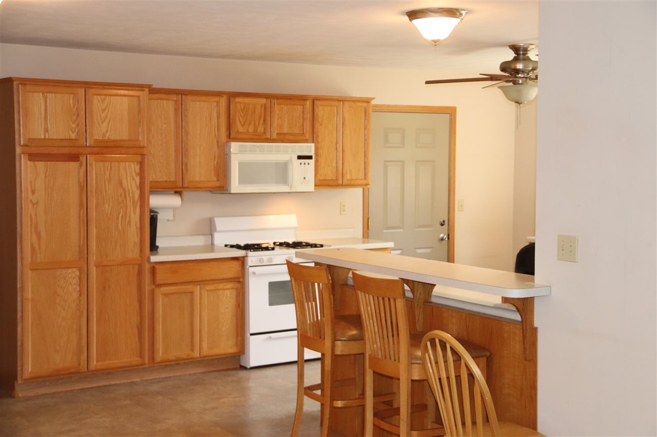 1904 Ridgeland Road Rockford, IL 61108 - Photo 4 of 20 a kitchen with stainless steel appliances a refrigerator and a stove