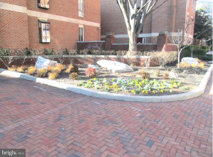 2 Lee Street West, Unit R58 Baltimore, MD 21201 - Photo 20 of 21 Exterior (Front)