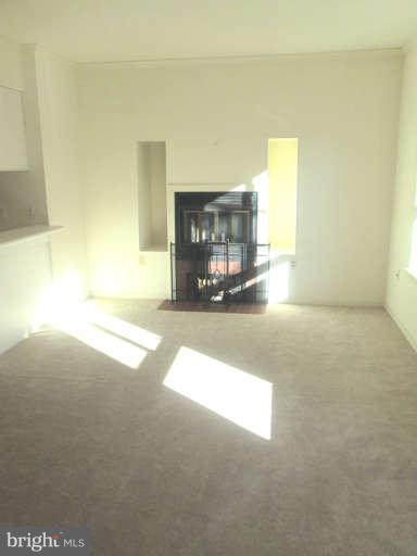 2 Lee Street West, Unit R58 Baltimore, MD 21201 - Photo 3 of 21 Living Room