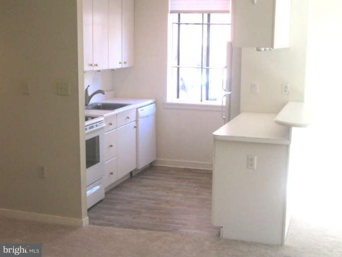 2 Lee Street West, Unit R58 Baltimore, MD 21201 - Photo 7 of 21 Kitchen