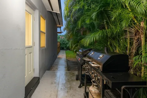 $949,900 | 1509 Northeast 109th Street, Miami, FL 33161