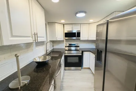 $949,900 | 1509 Northeast 109th Street, Miami, FL 33161