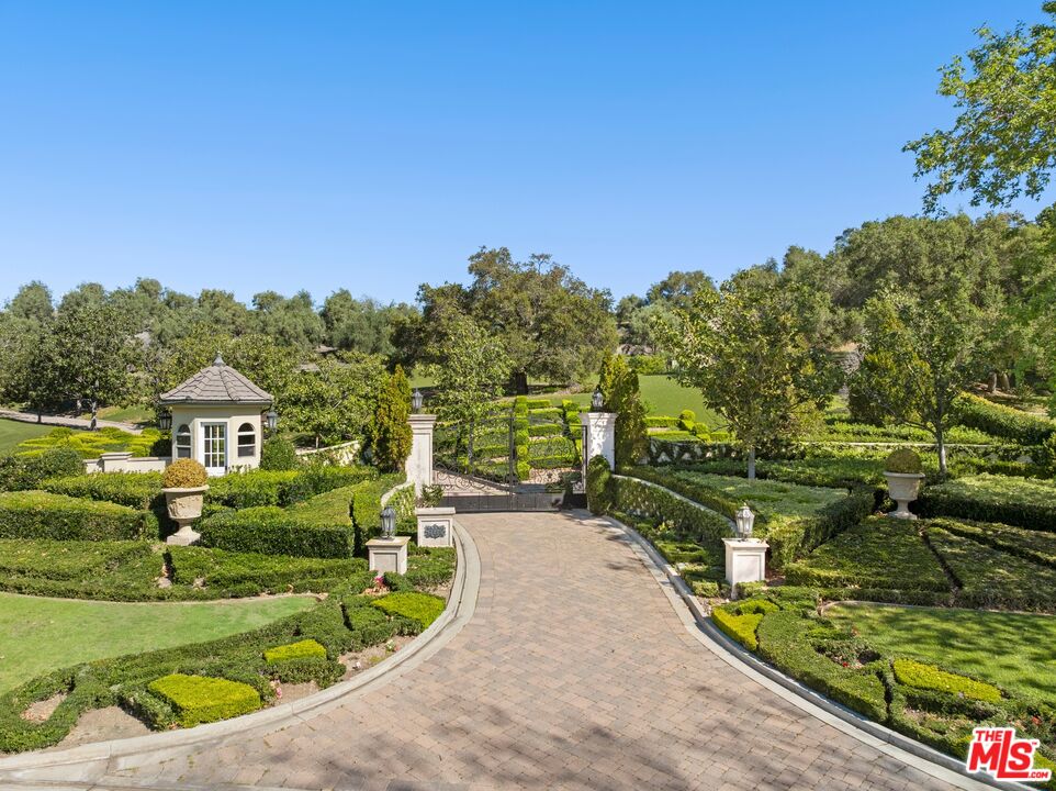 2500 White Stallion Road Thousand Oaks, CA 91361 - Photo 7 of 8 a view of a house with a big yard