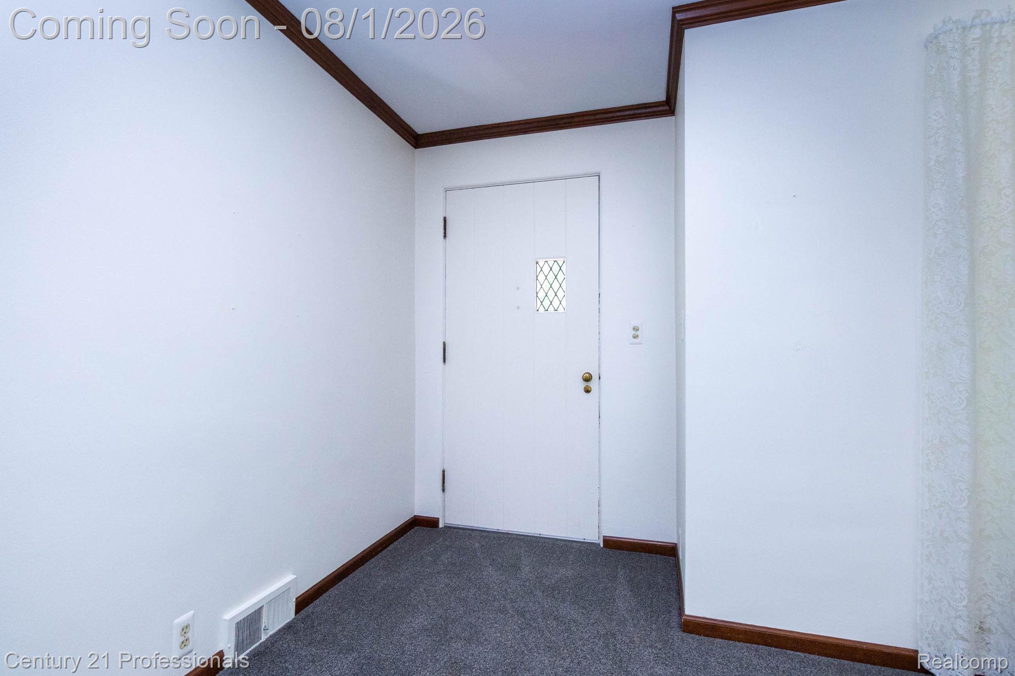 1365 East Buell Road Rochester, MI 48306 - Photo 5 of 56 interior (1).jpg