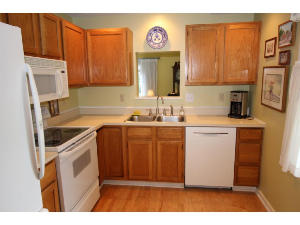 30 Thornhill Road, Unit 30 Stratham, NH 03885 - Photo 5 of 14