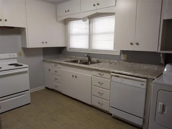 $2,400 | 1617 Ave D, Abilene, TX 79601