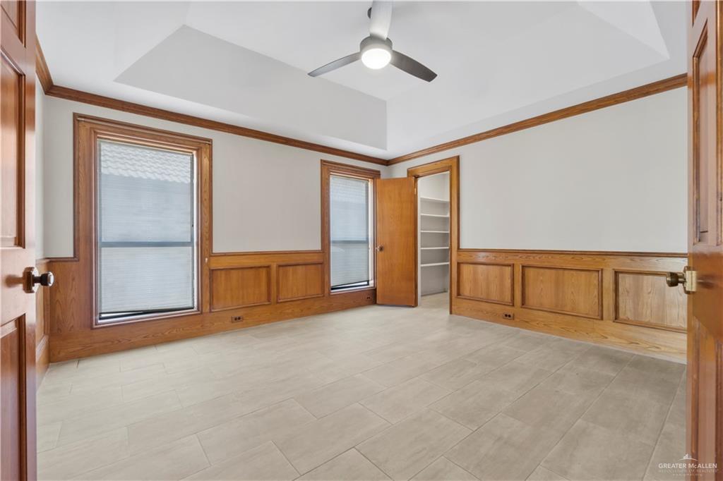 814 Rio Grande Drive Mission, TX 78572 - Photo 6 of 29 an empty room with ceiling fan and windows