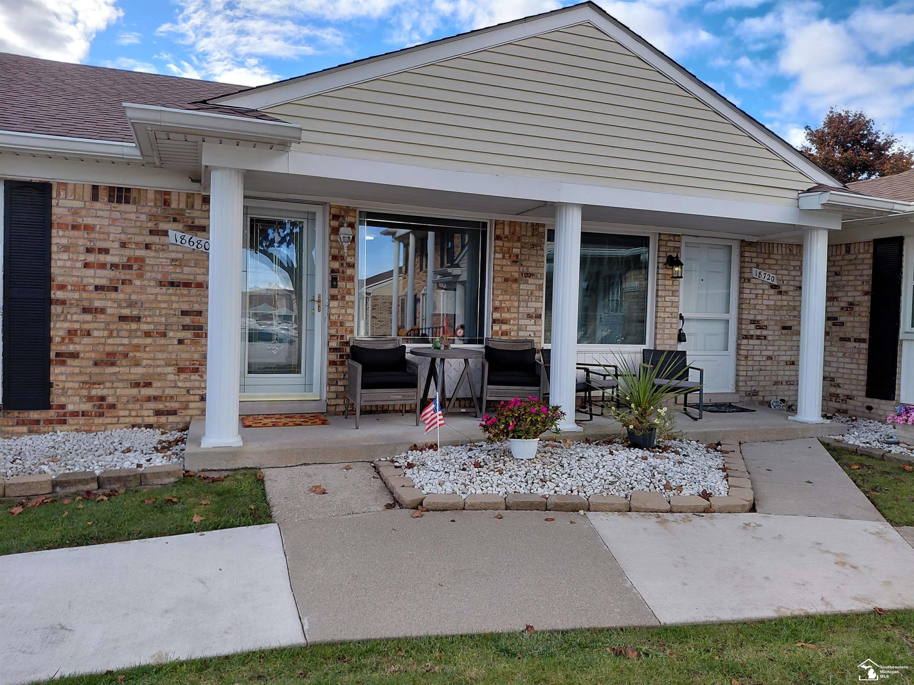 18680 Rudgate Street Southgate, MI 48195 - Photo 1 of 35 50192704-40df8f54-e679-4be3-94a7-24cacdc470ef.JPG