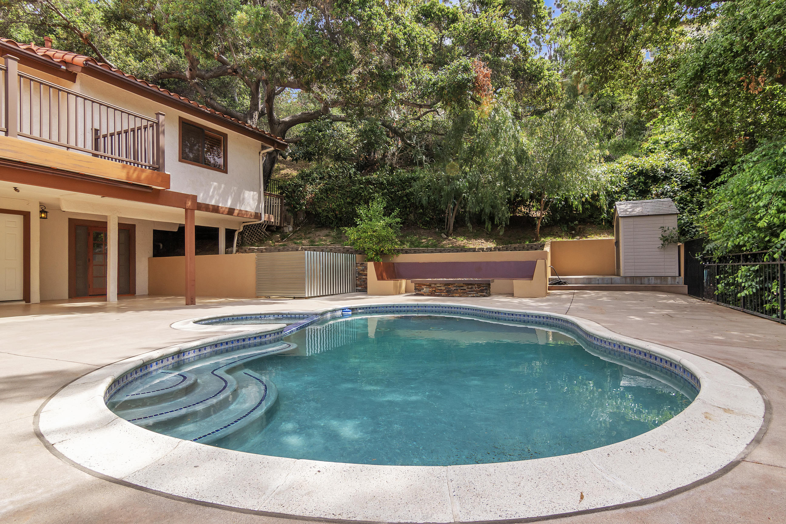 524 Franklin Place Monrovia, CA 91016 - Photo 25 of 33 a view of a house with swimming pool and sitting area