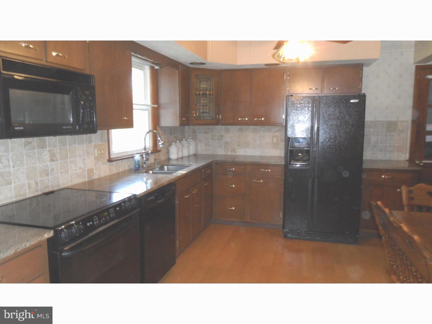 3392 Barklay Road Whitehall, PA 18052 - Photo 5 of 11 Gallery Image 5