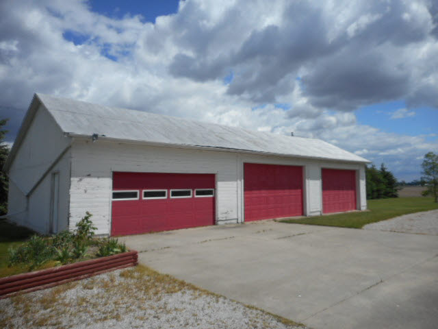 4189 9 Mile Road Auburn, MI 48611 - Photo 2 of 16
