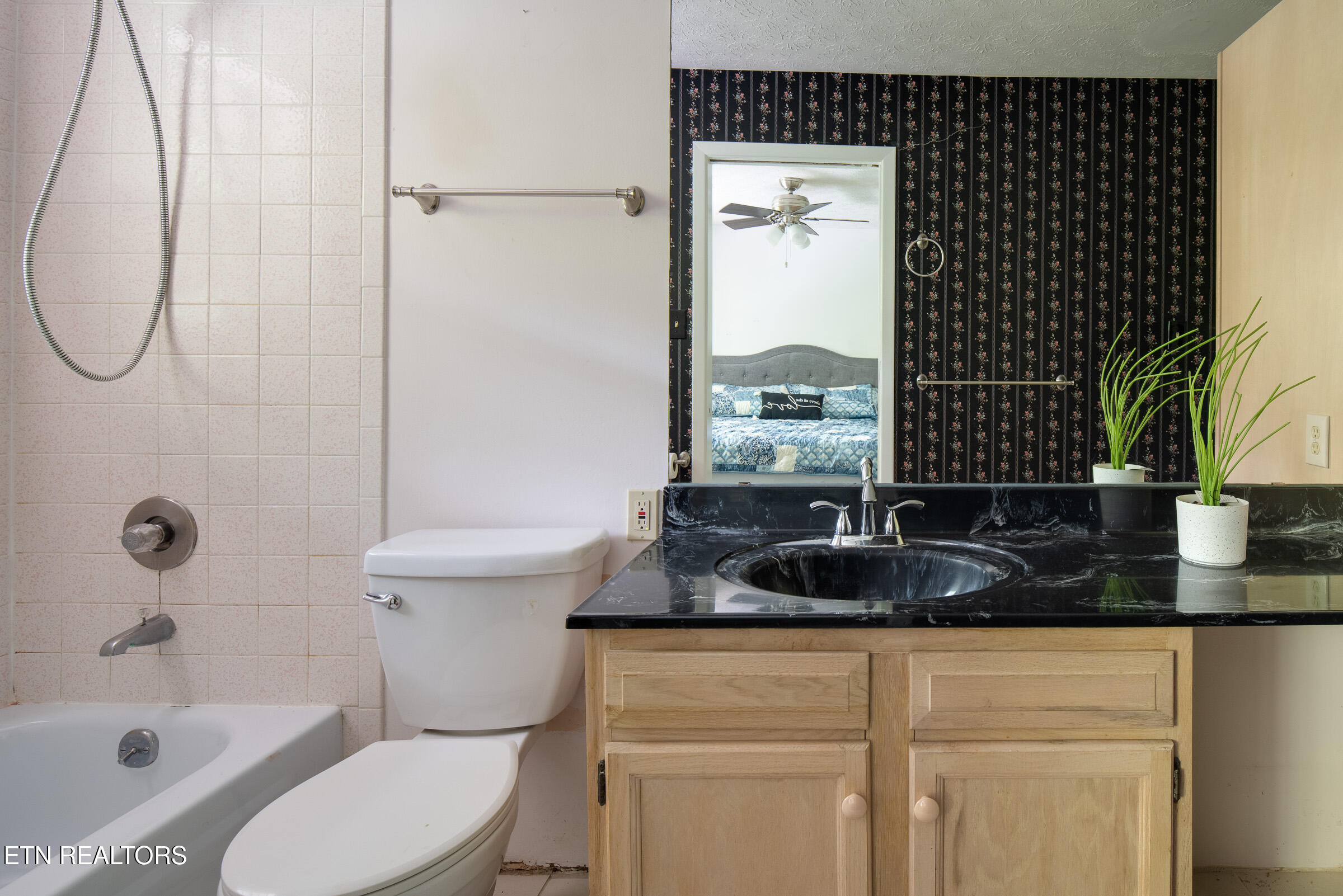 123 Manor Road Clinton, TN 37716 - Photo 17 of 44 Bathroom Staged