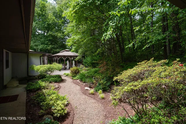 $525,000 | 123 Manor Road, Clinton, TN 37716