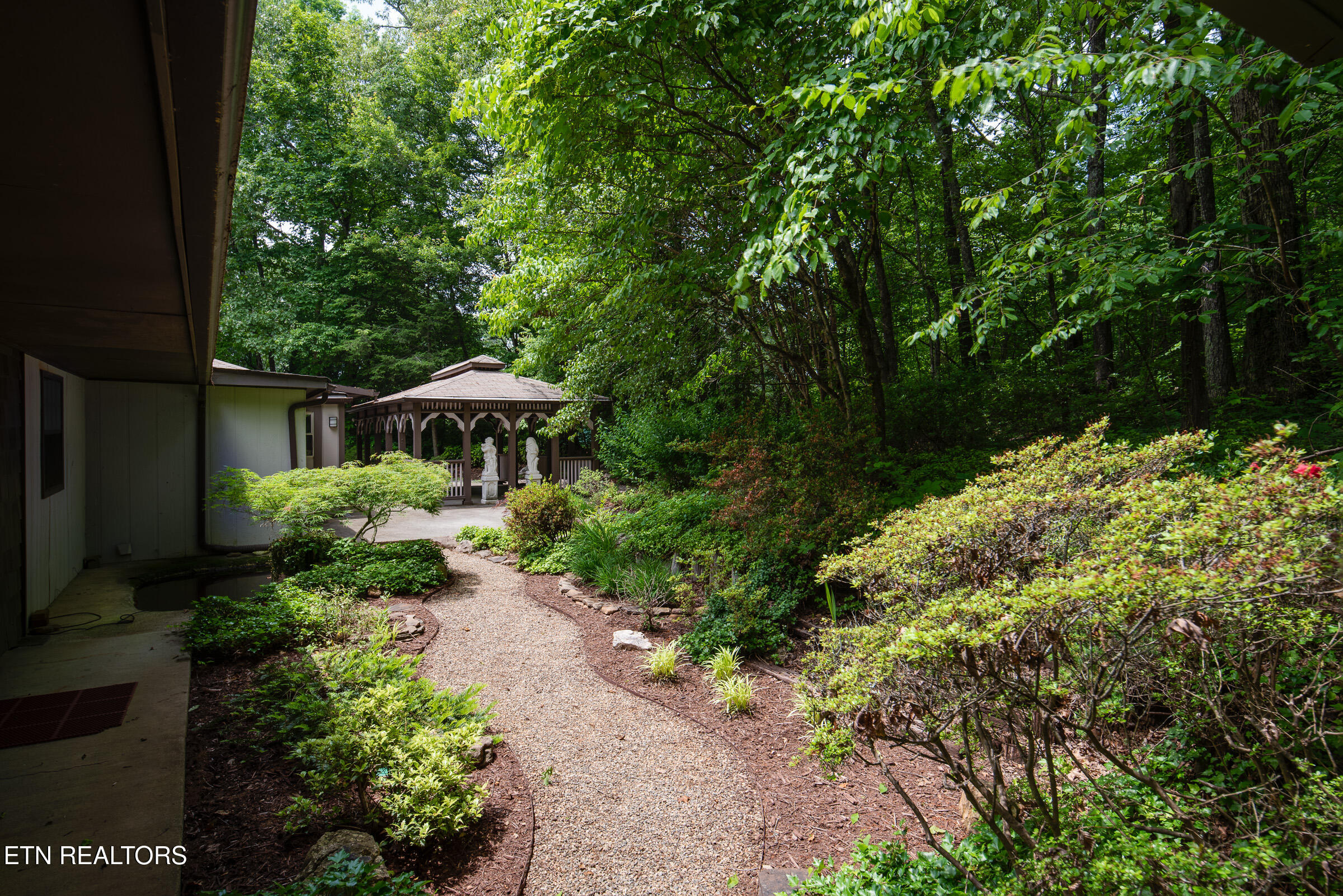 123 Manor Road Clinton, TN 37716 - Photo 21 of 44 Garden