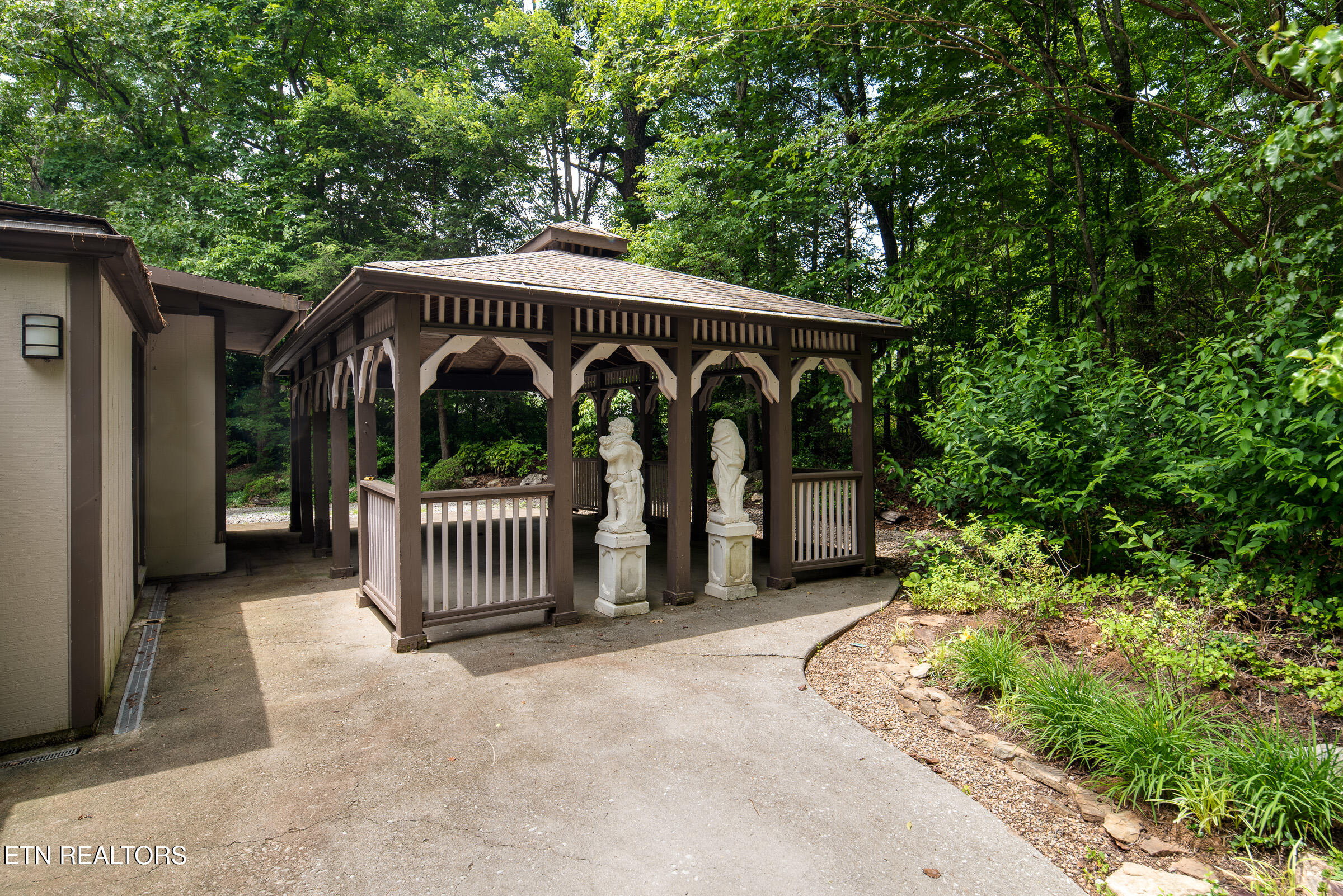 123 Manor Road Clinton, TN 37716 - Photo 22 of 44 Gazebo/Carport