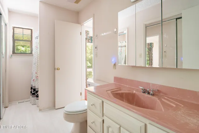 $525,000 | 123 Manor Road, Clinton, TN 37716