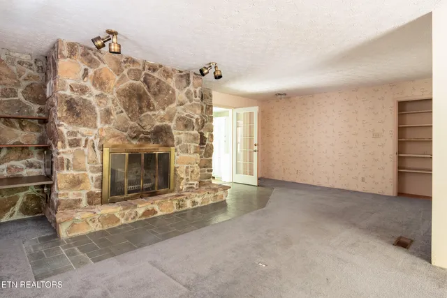 $525,000 | 123 Manor Road, Clinton, TN 37716