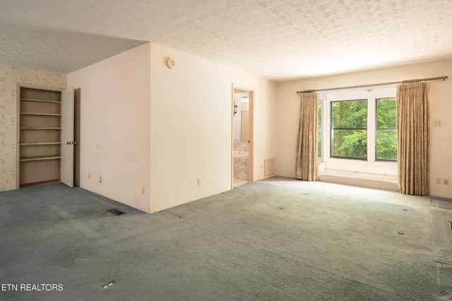 $525,000 | 123 Manor Road, Clinton, TN 37716