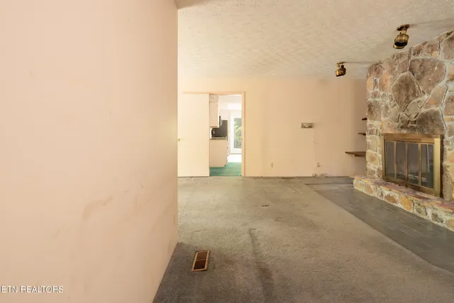 $525,000 | 123 Manor Road, Clinton, TN 37716