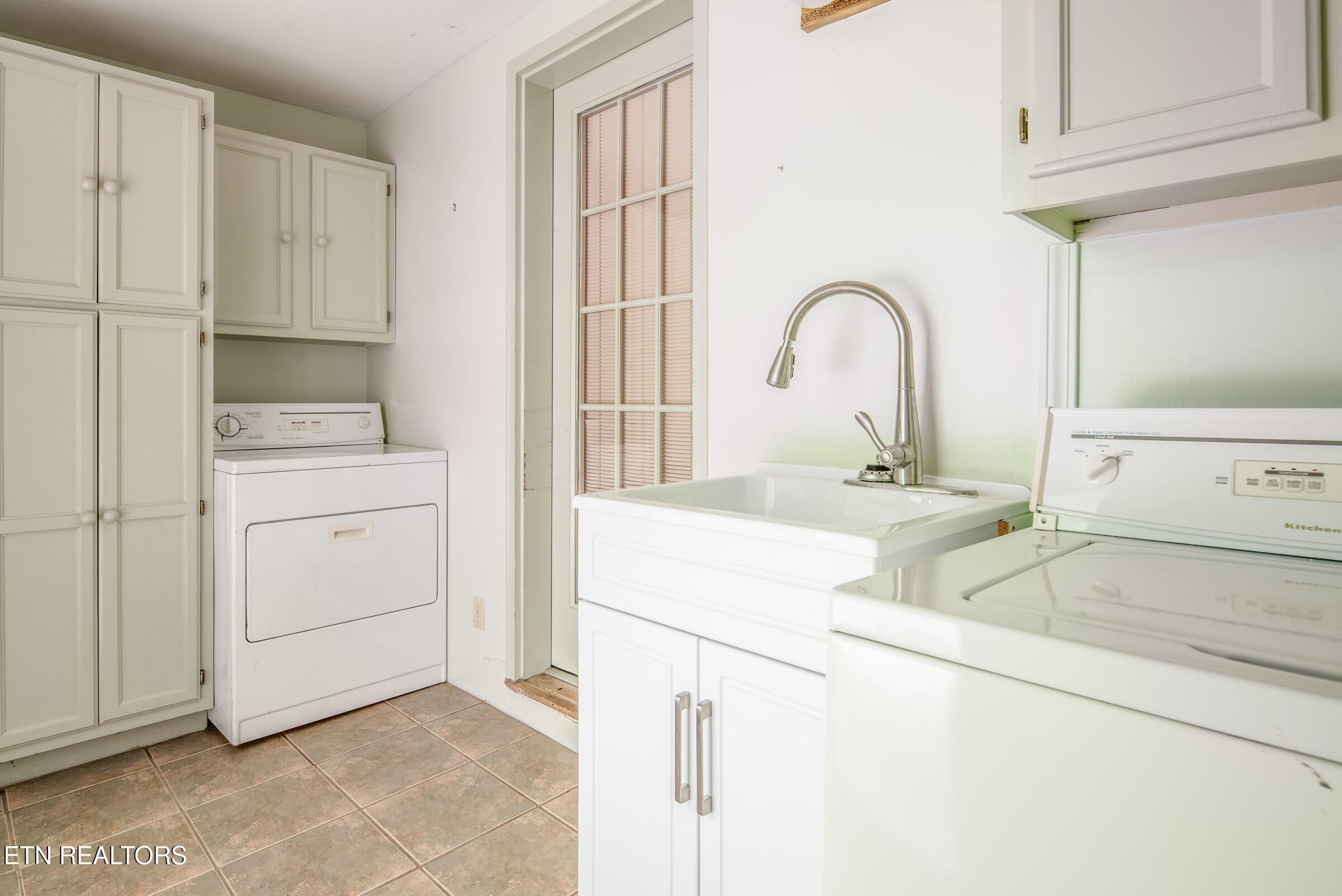 123 Manor Road Clinton, TN 37716 - Photo 33 of 44 Laundry #2/Mudroom