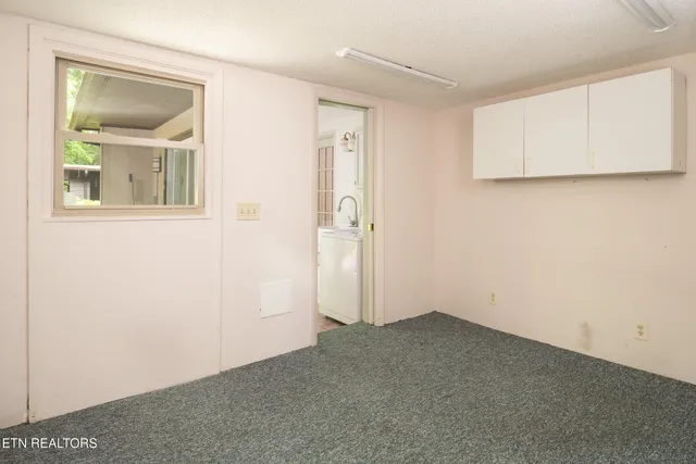 $525,000 | 123 Manor Road, Clinton, TN 37716