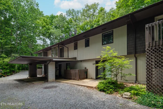 $525,000 | 123 Manor Road, Clinton, TN 37716
