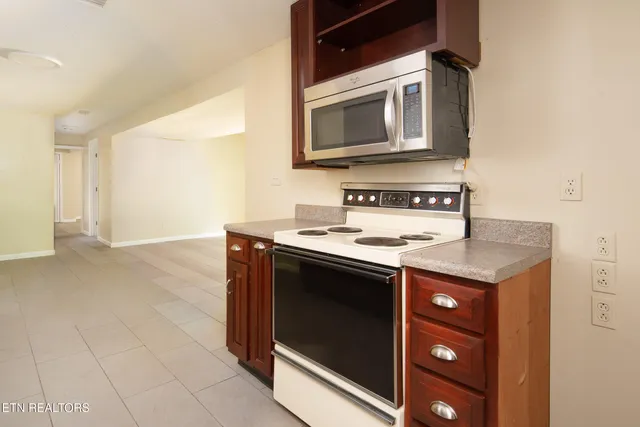 $525,000 | 123 Manor Road, Clinton, TN 37716