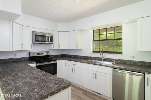 $525,000 | 123 Manor Road, Clinton, TN 37716