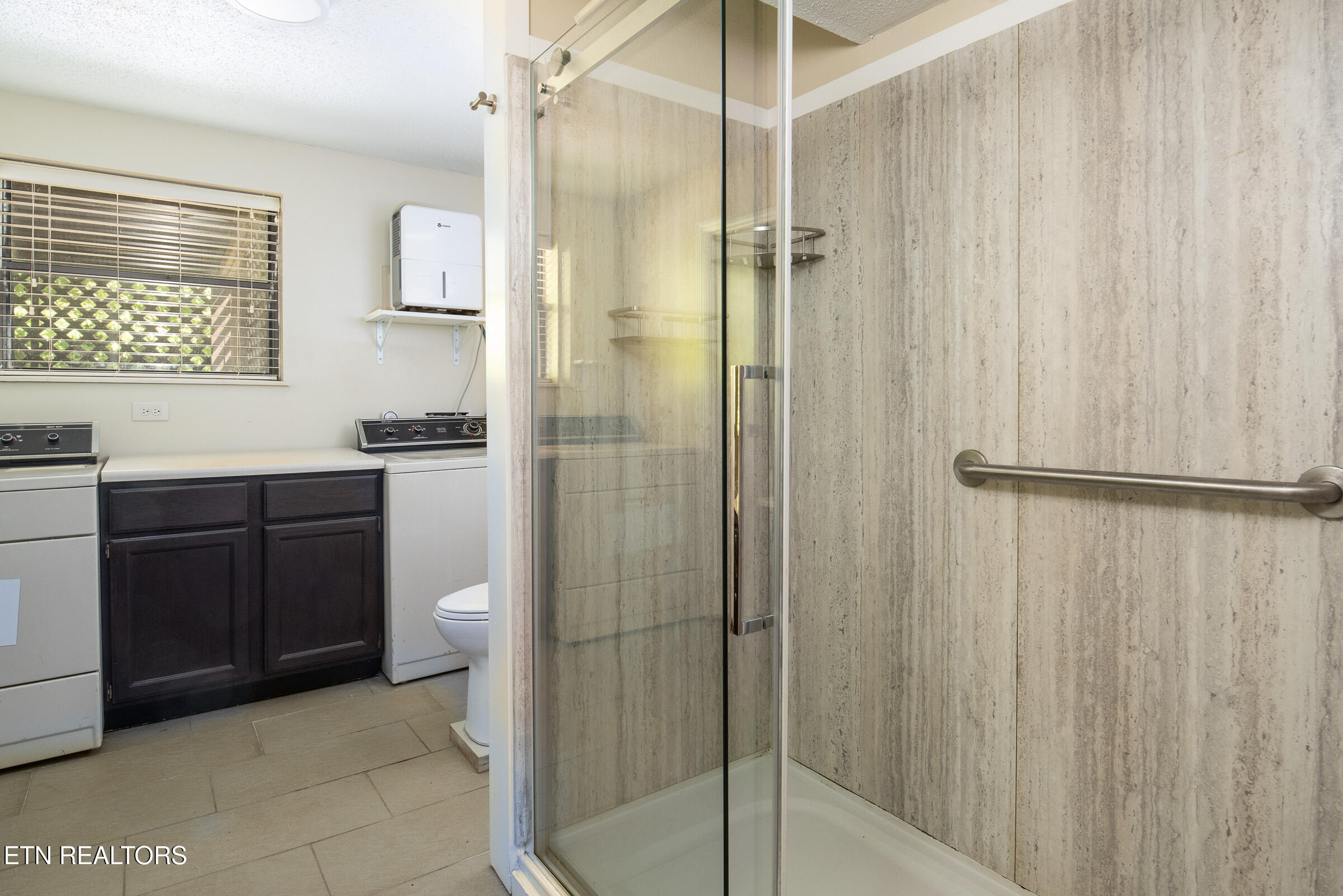 123 Manor Road Clinton, TN 37716 - Photo 42 of 44 Bathroom