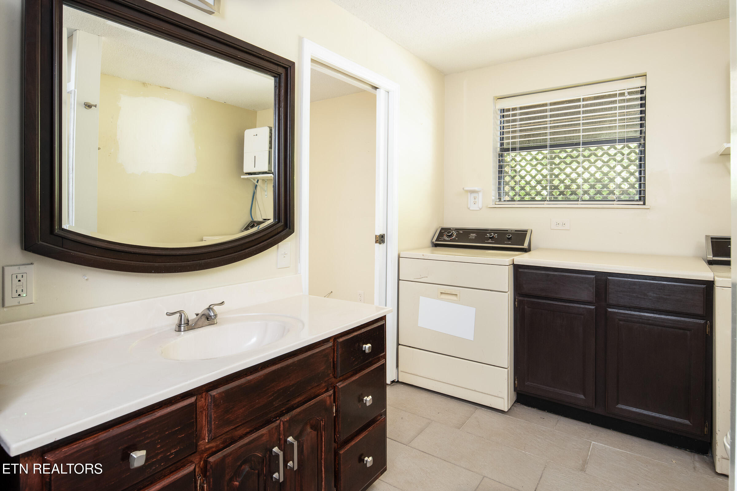 123 Manor Road Clinton, TN 37716 - Photo 43 of 44 Laundry #3