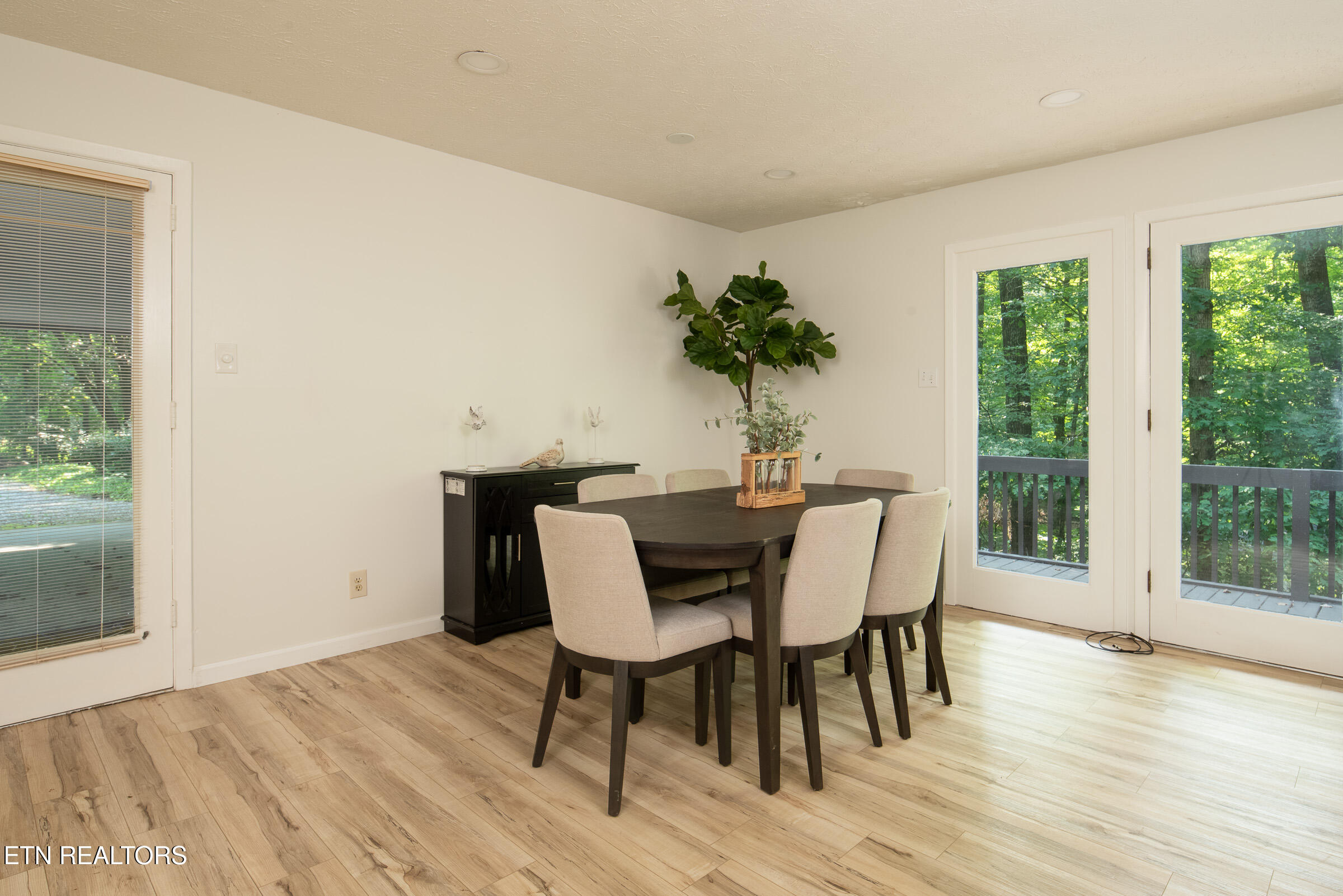 123 Manor Road Clinton, TN 37716 - Photo 9 of 44 Dining Area Staged