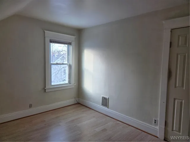 $1,200 | 212 Newburgh Avenue, Buffalo, NY 14215