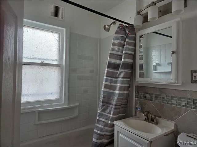 $1,200 | 212 Newburgh Avenue, Buffalo, NY 14215