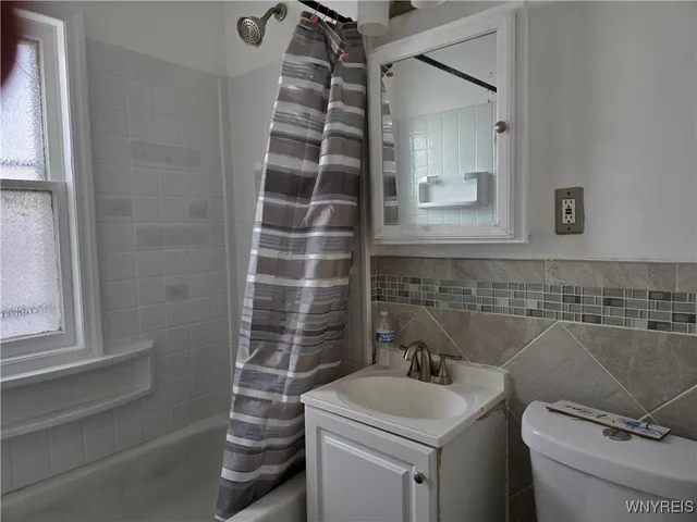 $1,200 | 212 Newburgh Avenue, Buffalo, NY 14215